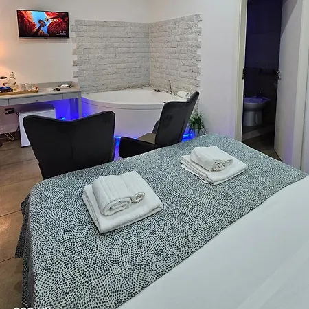Room&jacuzzi Гостевой дом